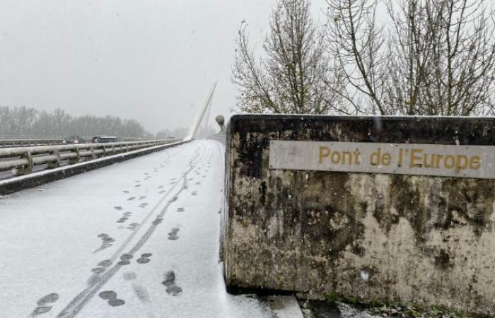 Live – La neve comincia a resistere sulle strade del Loiret