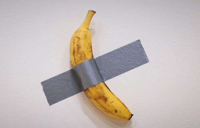 Cosa compri quando paghi 6,2 milioni di dollari per la banana nastrata di Maurizio Cattelan?