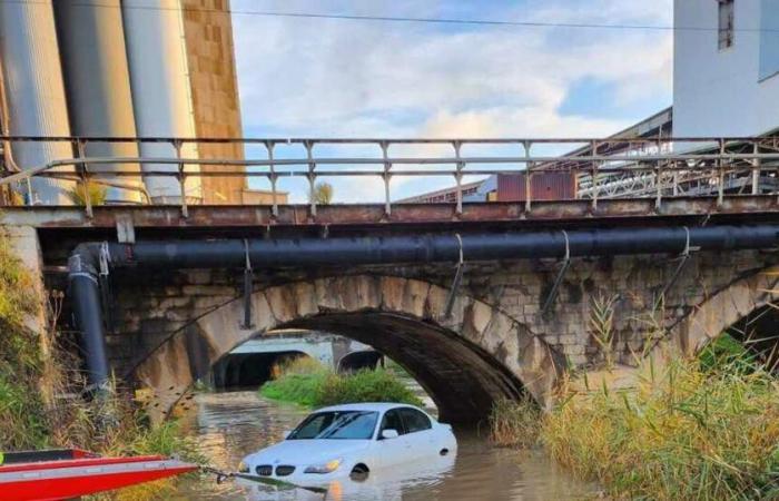 Meurthe-et-Mosella. Non rispetta il divieto di circolazione e si ritrova intrappolato in 1,60 m d'acqua vicino a Nancy