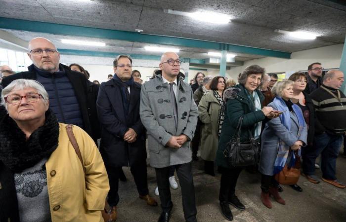 CHENÔVE: Il liceo professionale prende il nome di Roland Carraz