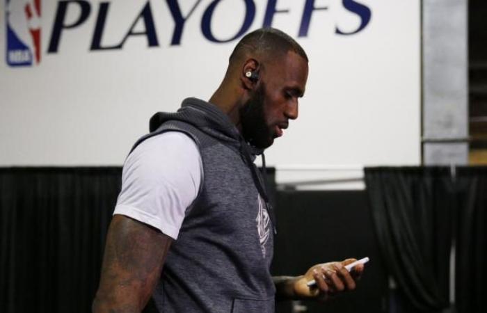 Infastidito, LeBron James lascia (temporaneamente) i social network