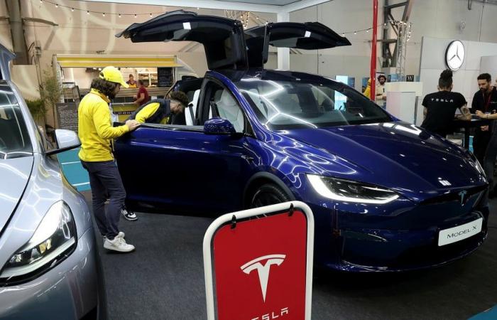 Dopo un incidente mortale provocato da un taxi, Tesla è chiamata a modificare il suo sistema di frenata di emergenza