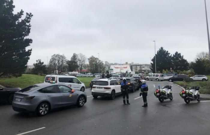 DIRETTO – I taxi arrabbiati del Finistère bloccano in gran parte la rotonda di Pen-ar-C'hleuz [Vidéo]