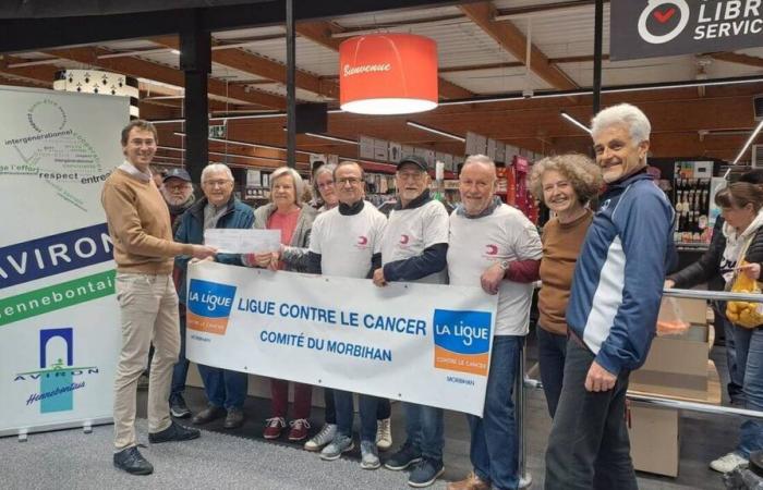 Aviron hennebontais dona 547 euro alla Lega contro il cancro