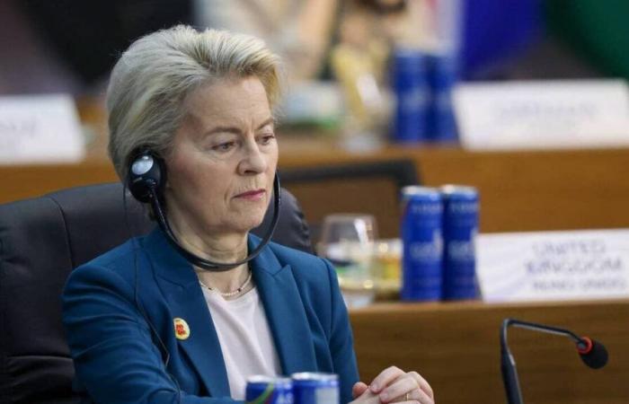 Ursula von der Leyen ha assistito una passeggera sul volo di ritorno dal G20