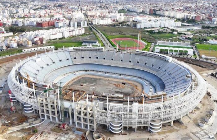 Nuove immagini del Grand Stade de Tangeri dopo l’installazione delle prime basi del tetto