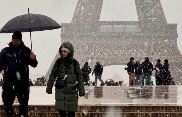 IN FOTO – Neve nell'Ile-de-France: immagini dei primi fiocchi di neve a Parigi e nella regione