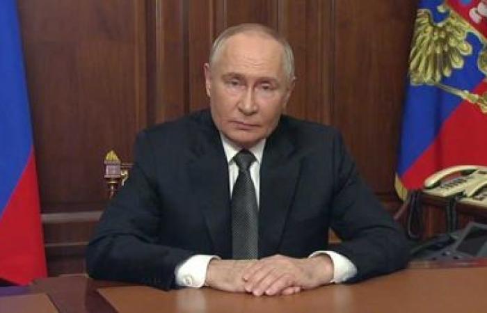 Vladimir Putin conferma il lancio di un missile sperimentale sul Dnipro, in risposta alla “escalation” di un conflitto ormai “globale”