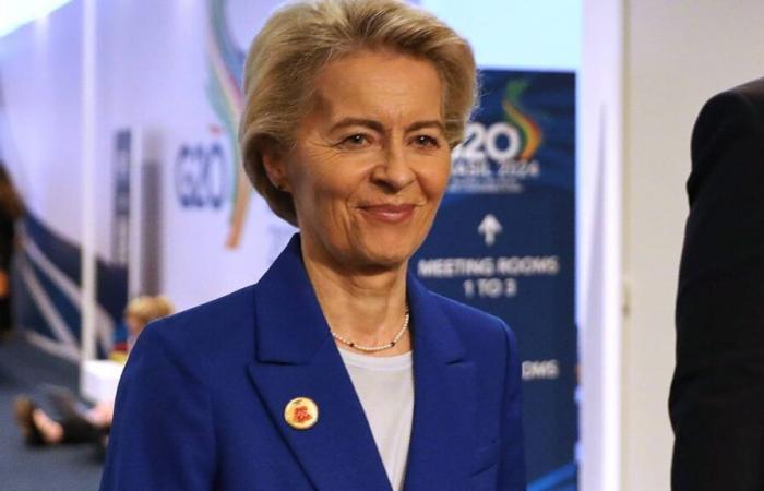 Ursula von der Leyen presta il primo soccorso su un volo Swiss Air | politica