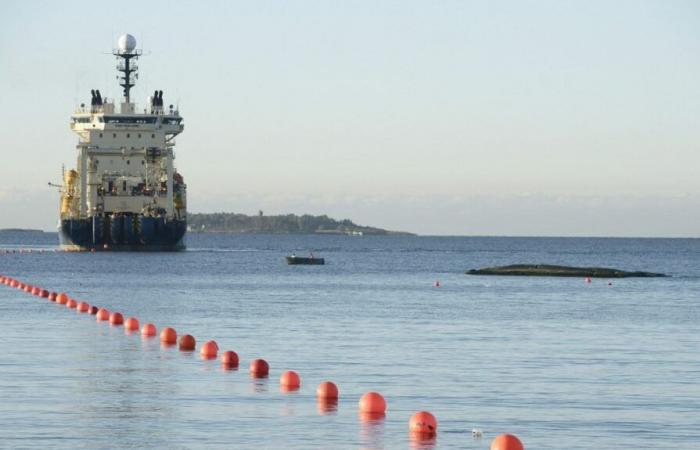 una nave francese inviata in soccorso al largo delle coste svedesi