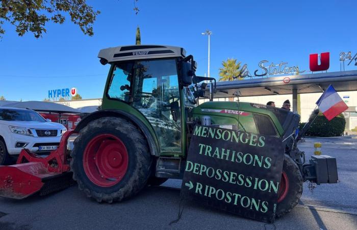 La rabbia degli agricoltori del Vaucluse: “parole, ma nessun fatto”, a Pertuis, blocco dei supermercati da parte di 50 trattori