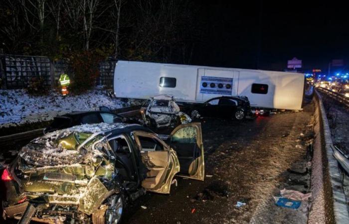 un motociclista tra la vita e la morte, migliaia di camion bloccati