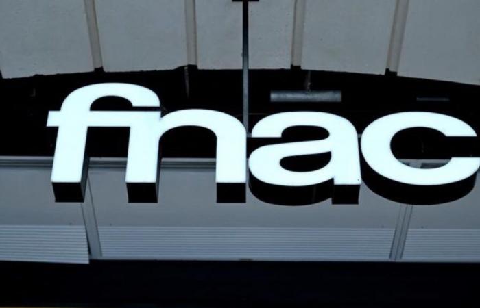 La Fnac sugli Champs-Élysées chiuderà il 12 gennaio 2025