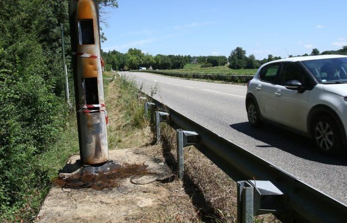 Dopo essere stato dato alle fiamme nel cuore della notte, questo radar del Gers non lampeggerà più