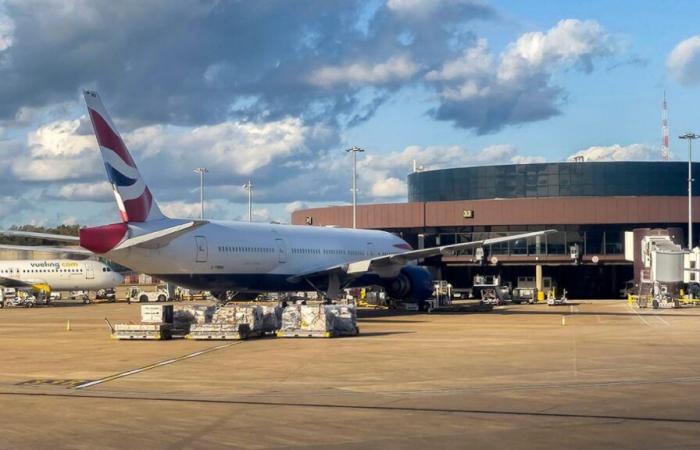 Londra: dopo l'esplosione di un “pacco sospetto” questa mattina, l'aeroporto di Gatwick è stato parzialmente evacuato