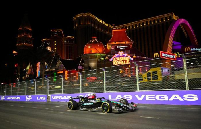 Formula 1: nelle strade di Las Vegas, Lewis Hamilton marca il territorio nei test