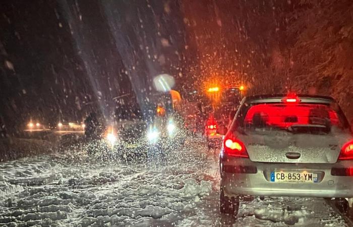 “Era davvero un disastro”, centinaia di automobilisti rimasti intrappolati sull'autostrada A 36 nel Doubs