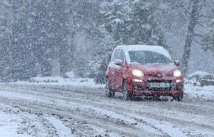 Le scuole sono chiuse perché la Gran Bretagna ghiacciata è coperta di neve prima che arrivi il diluvio di pioggia questo fine settimana – Meteo nel Regno Unito in tempo reale