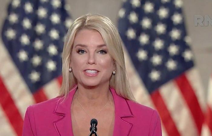 Pubblico ministero, consigliere… chi è Pam Bondi, fedele a Donald Trump scelta come ministro della Giustizia dopo il ritiro di Matt Gaetz?