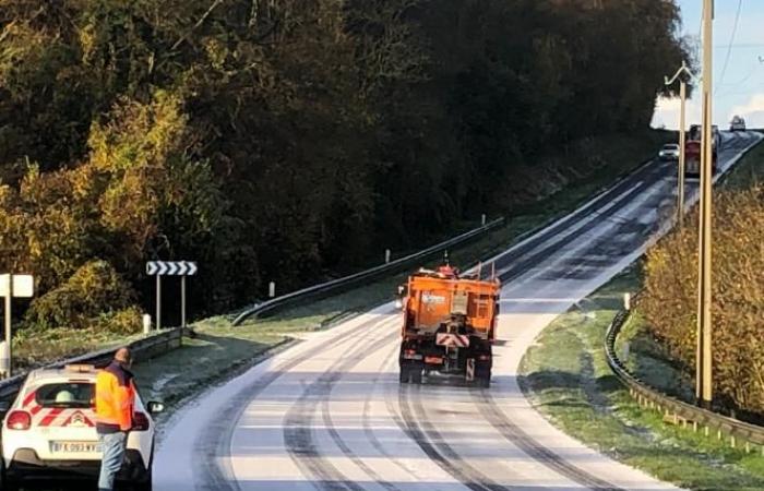 Haute Somme: un veicolo pesante bloccato su un pendio ghiacciato provoca un ingorgo sulla D.1029