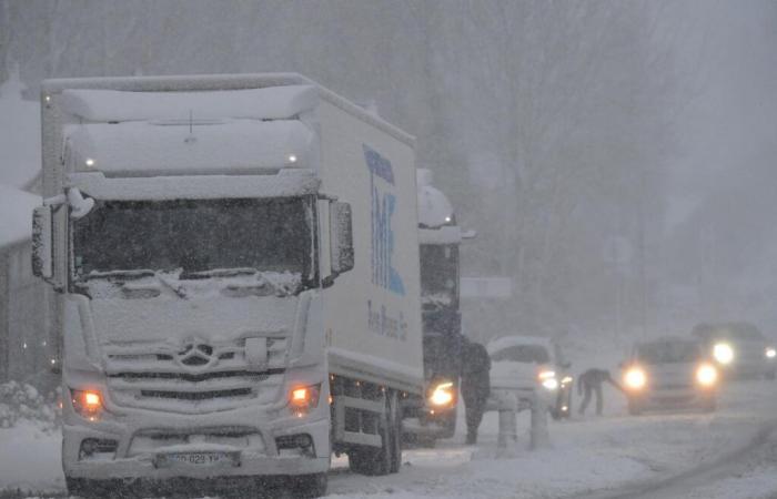 24 dipartimenti ancora in allerta arancione per neve, ghiaccio e vento, i trasporti restano interrotti