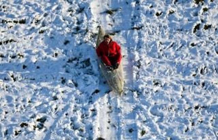 Le scuole sono chiuse perché la Gran Bretagna ghiacciata è coperta di neve prima che arrivi il diluvio di pioggia questo fine settimana – Meteo nel Regno Unito in tempo reale