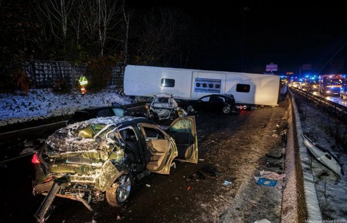 Cinque feriti in assoluta emergenza dopo uno scontro a catena che ha coinvolto un autobus BlablaCar