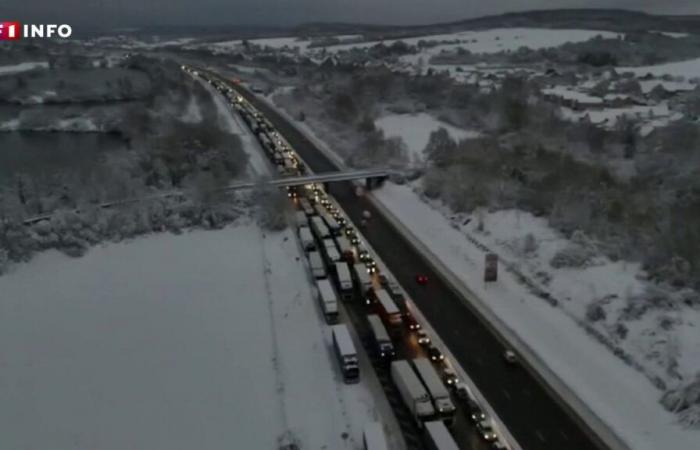 VIDEO – Tempesta Caetano: sull'autostrada A36 centinaia di veicoli bloccati dalla neve