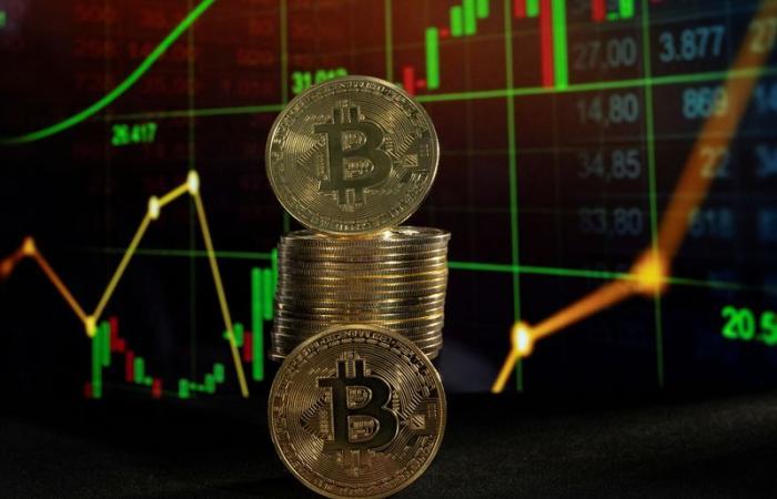 L’euro/dollaro si avvicina alla parità, il bitcoin punta ai 100.000 dollari.