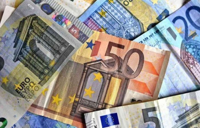 Algeria: l'euro e il dollaro volano sul mercato nero