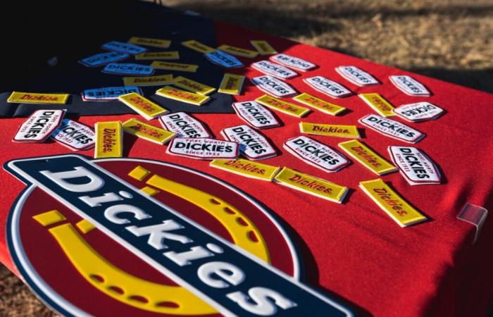 Dickies, con sede a Fort Worth, si trasferirà in California