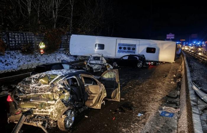 grave incidente stradale a sud di Parigi, 5 persone in assoluta emergenza