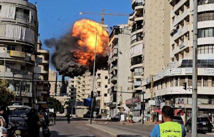 Conflitto in Medio Oriente: Israele bombarda la periferia sud di Beirut, crolla un edificio di 11 piani