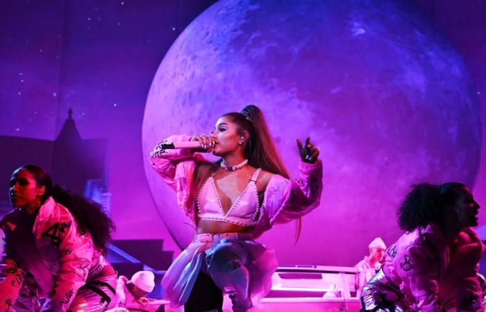 Come Ariana Grande ha costruito la sua fortuna, da Broadway e Nickelodeon agli album e ai film di successo