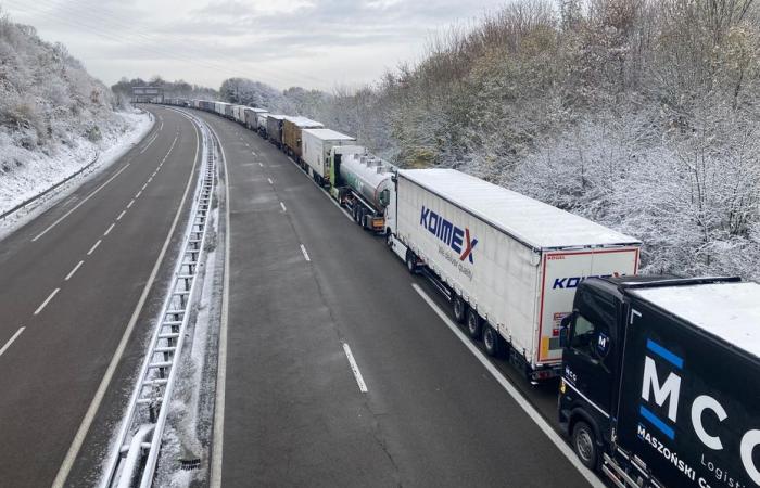 Più di 2.000 camion bloccati sulla A36, trasporto scolastico, restrizioni, seguono l'evoluzione della situazione in Franca Contea