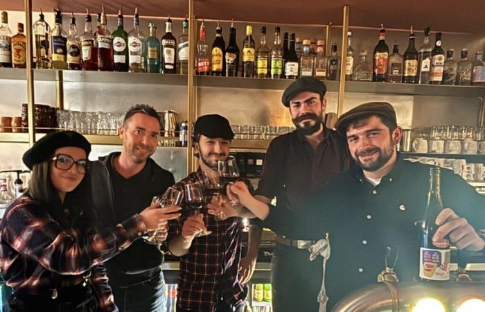 NELLE IMMAGINI. Con il Beaujolais Nouveau, la convivialità non tramonta mai a Cherbourg-en-Cotentin