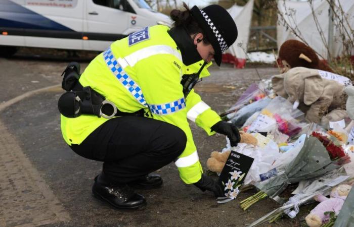 bambino trovato morto in un campo vicino a Manchester