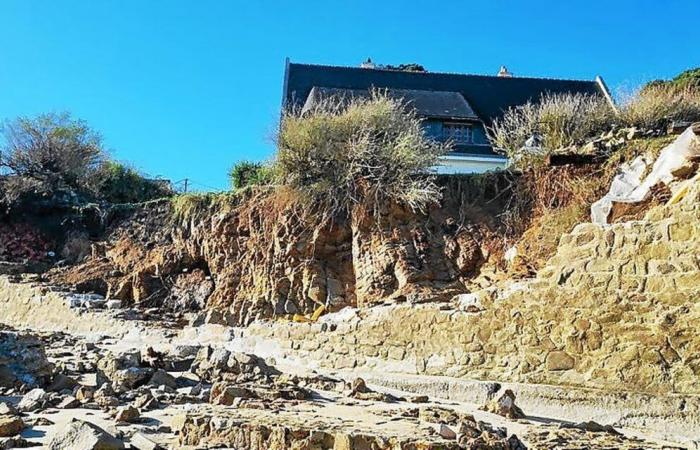 “Questo è sicuramente l’inizio dei problemi”: crolla il muro di due immobili sulla spiaggia di Saint-Pierre-Quiberon