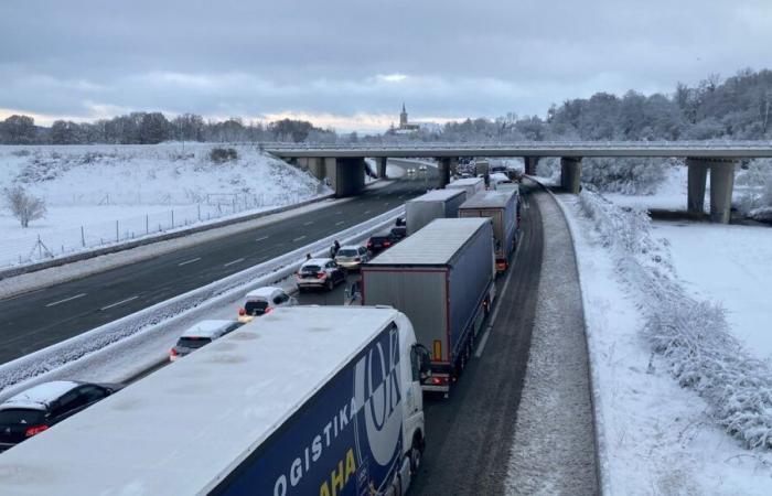 Neve e ghiaccio: il traffico è ripreso sulla A36, nel Doubs sono stati bloccati fino a 2.500-3.000 camion