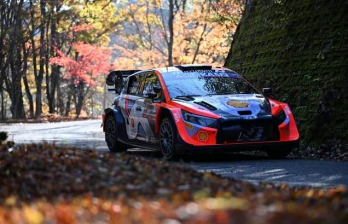 Ott Tänak guida il Rally del Giappone, Thierry Neuville fuori dalla top 10 a causa di un problema meccanico