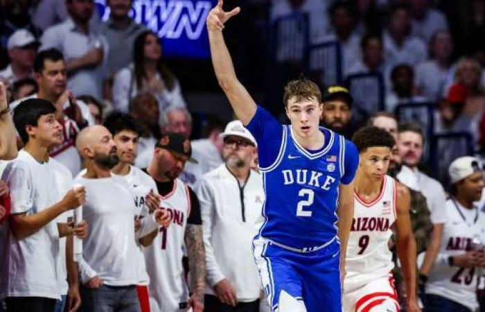 Sotto gli occhi delle stelle dell'NBA, Cooper Flagg brilla contro l'Arizona • Basket USA