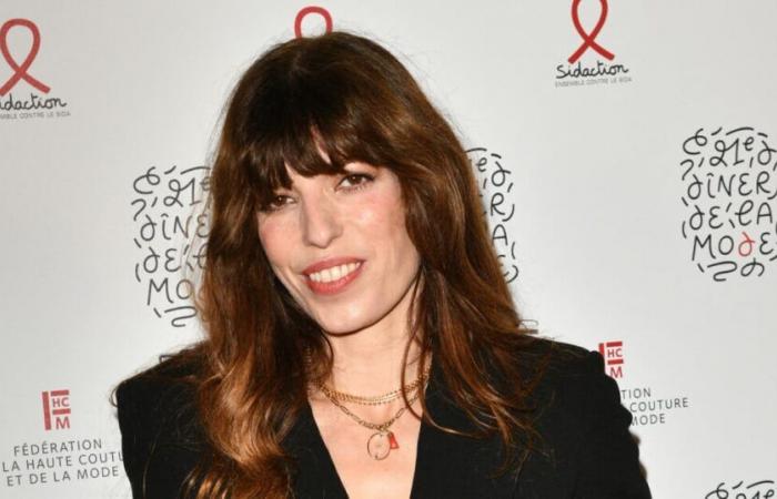 Lou Doillon: Suo figlio Laszlo è cresciuto, foto con il bel papà Stéphane in un ambiente immacolato