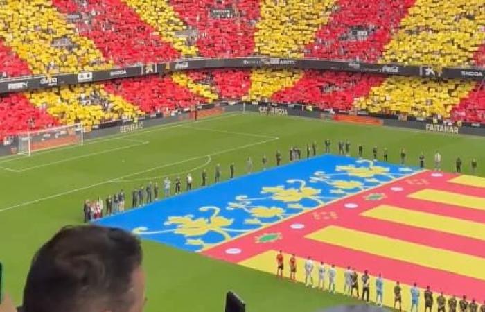 il vibrante omaggio reso alle vittime prima della partita Valencia-Betis