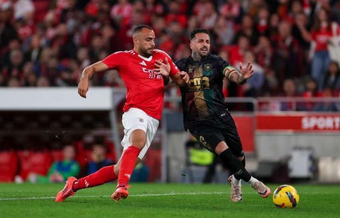 La bicicletta di Di María e le acrobazie di Arthur Cabral: il Benfica decima Estrela e continua nel Mondiale