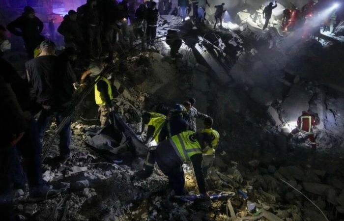 Uno sciopero notturno distrugge un edificio residenziale a Beirut, lasciando “un gran numero di morti e feriti”, afferma l’agenzia statale