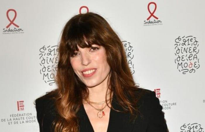 Lou Doillon: Suo figlio Laszlo è cresciuto, foto con il bel papà Stéphane in un ambiente immacolato