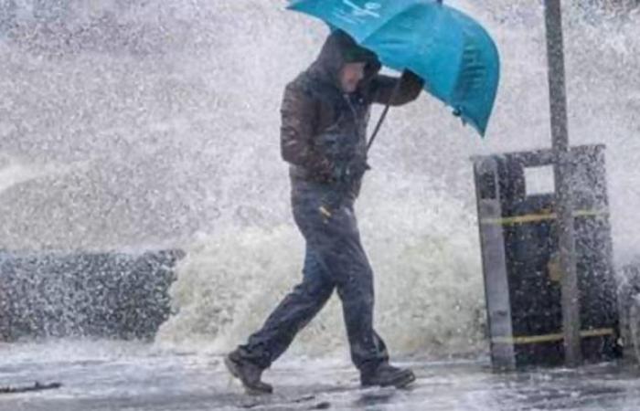 La tempesta Bert colpisce l'Irlanda: allerte pioggia in tutto il paese, compreso lo stato rosso per due contee, mentre Met Éireann avverte del rischio di inondazioni