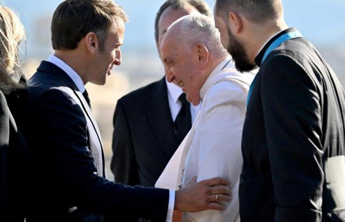 Macron accoglierà il Papa in Francia, ma non a Notre-Dame de Paris come avrebbe voluto