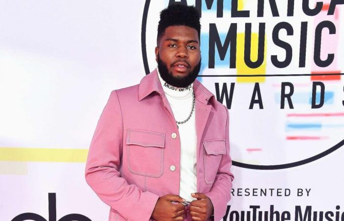 Il cantante Khalid conferma di essere gay dopo aver fatto coming out: “Non mi sono mai nascosto”