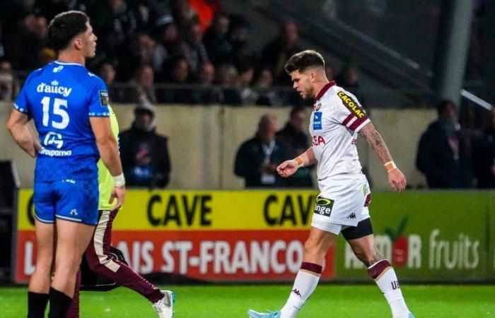 Top 14 – Matthieu Jalibert esce infortunato alla gamba all'inizio della partita contro Vannes